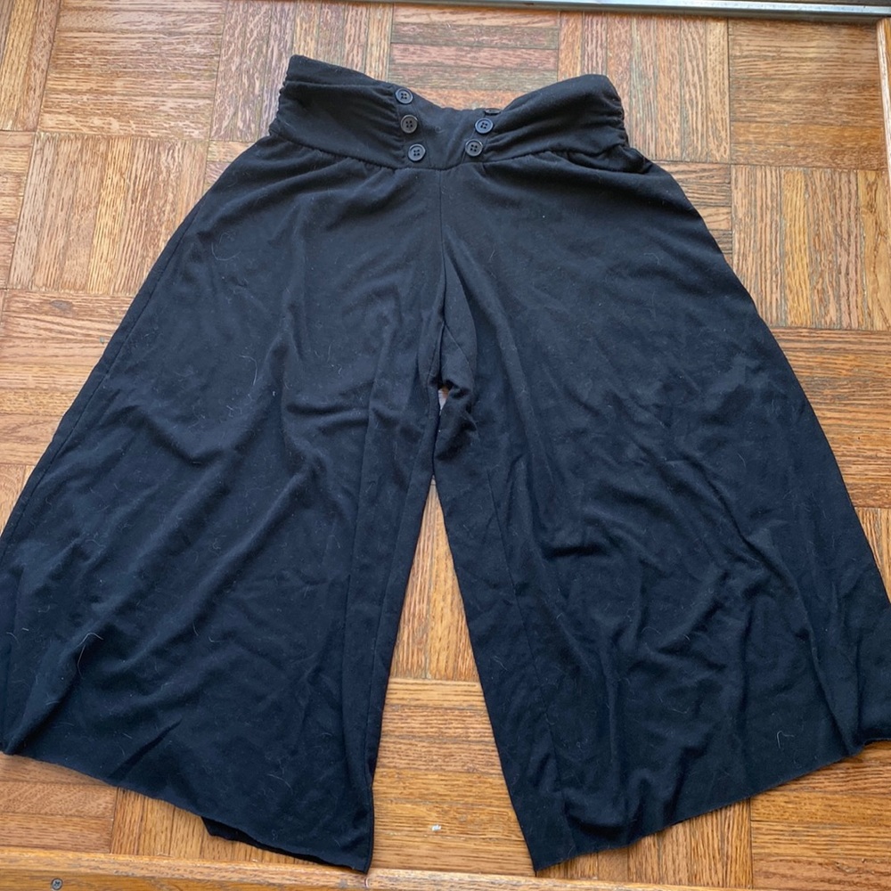 Womens black flared knee length pants - size medium